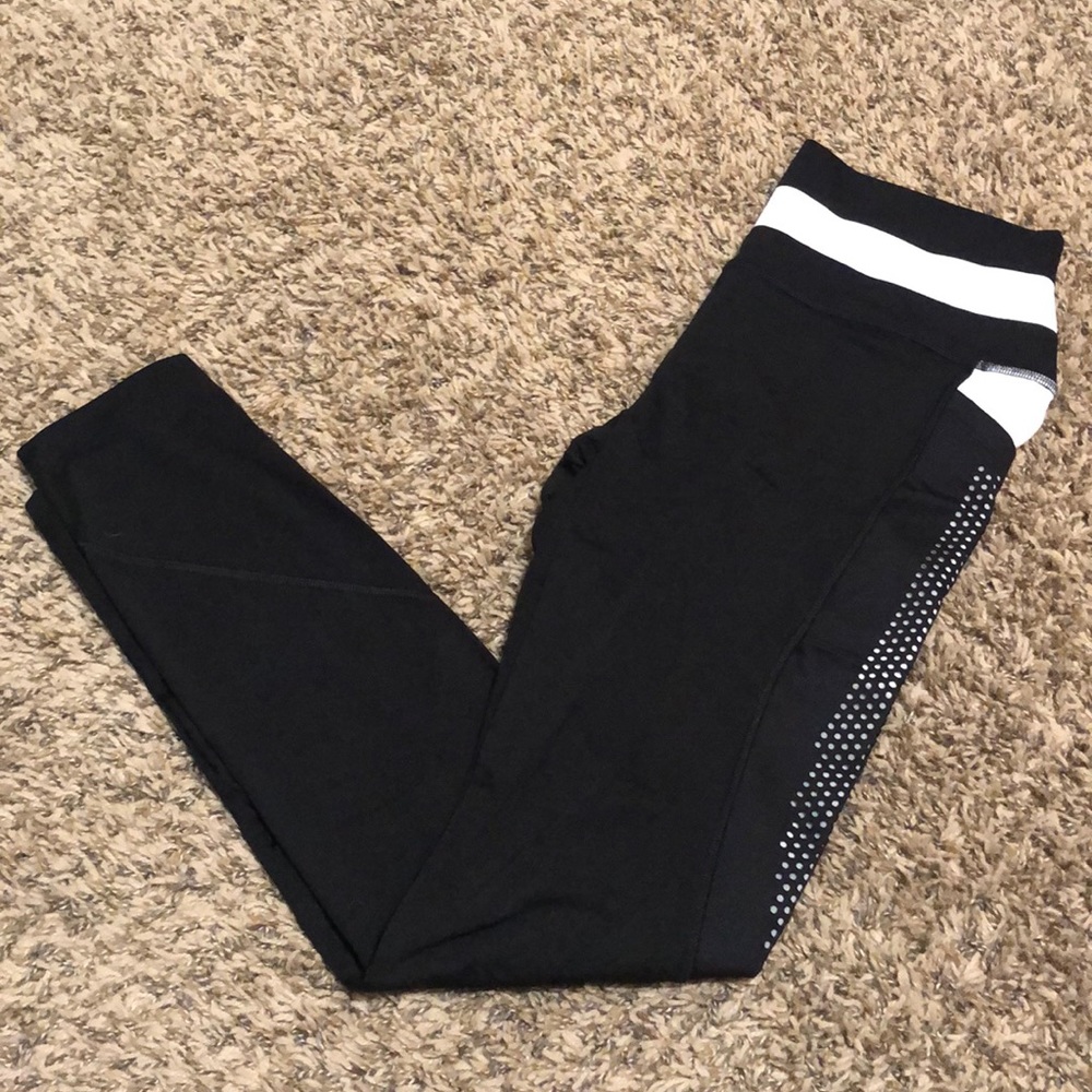 Pink by Victoria’s Secret leggings.